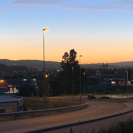 Trivelig Leilighet Gratis Parkering Pa Stedet! Apartman Porsgrunn Kültér fotó